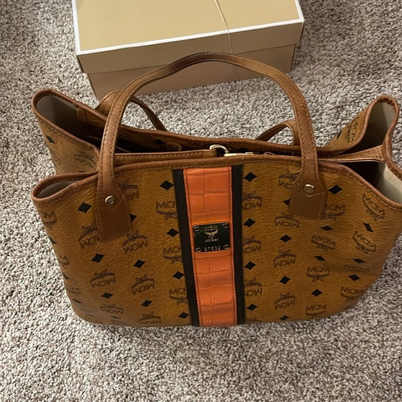 MCM VISETOS Tote in Cognac - Picture 10 of 11